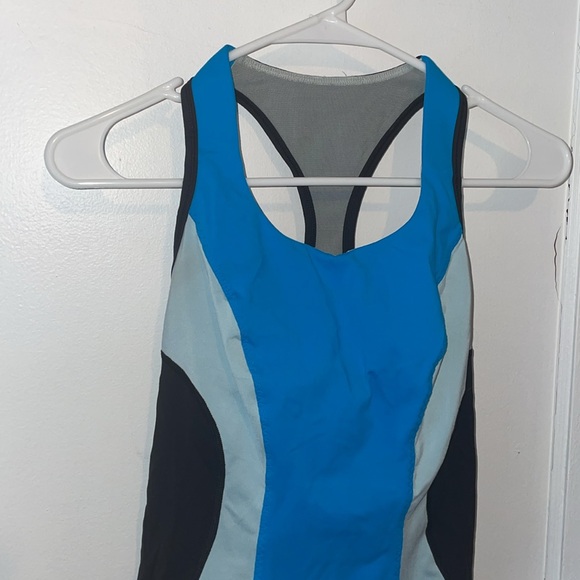 Lululemon Cardio Kick Racerback tank top in Colorblock blue with built in bra - Picture 2 of 9